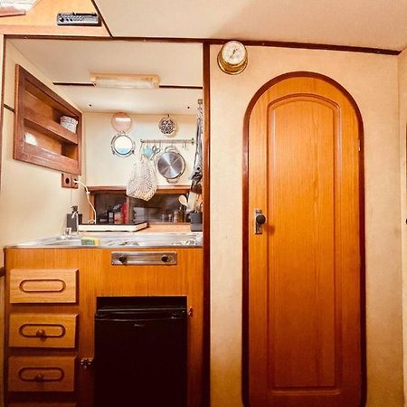 Stylish 80'S Fishing Boat Hotel Sant Adria de Besos Bagian luar foto