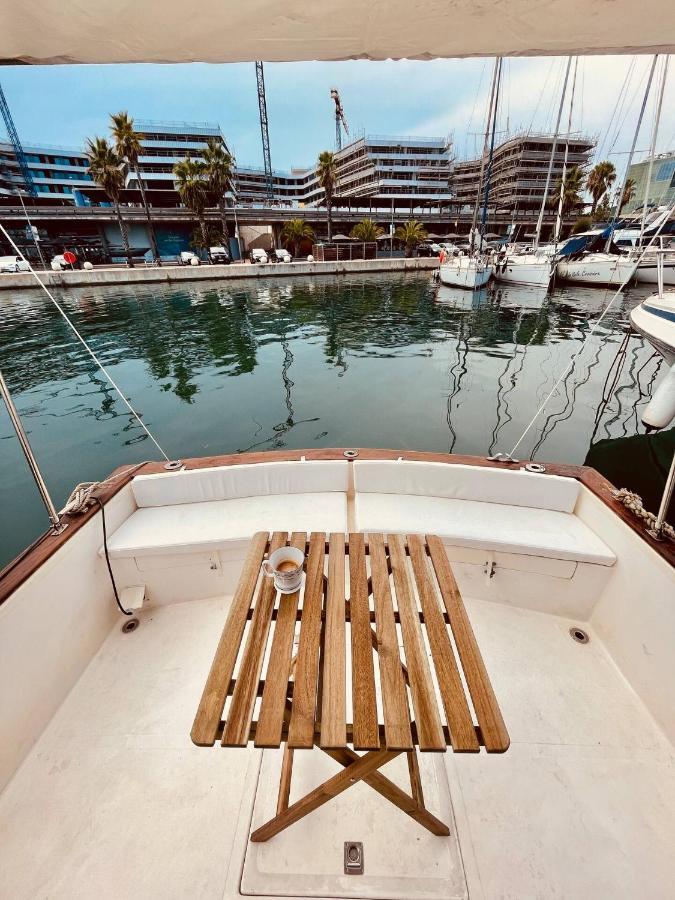 Stylish 80'S Fishing Boat Hotel Sant Adria de Besos Bagian luar foto