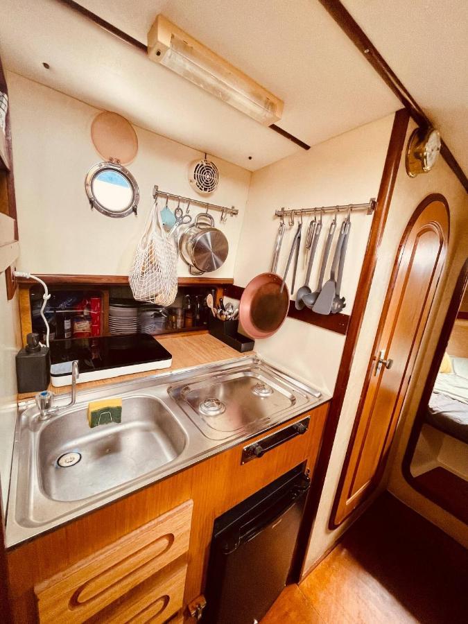 Stylish 80'S Fishing Boat Hotel Sant Adria de Besos Bagian luar foto